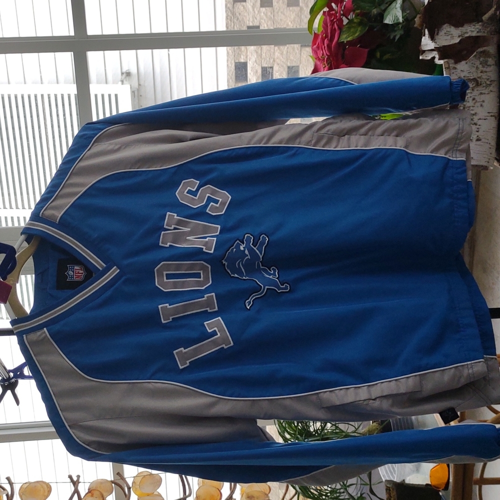 Detroit Lions NFL Jersey Size Medium Lined Long Sleeve Embroidery Logos Football